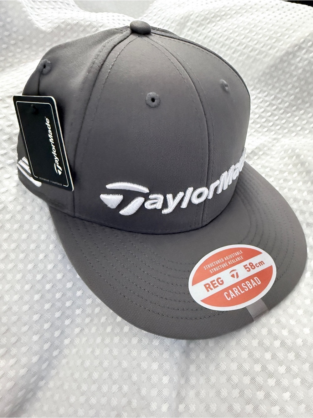 Brand New TaylorMade 2024 Tour Flatbill Snapback Golf Hat / Cap in Grey!